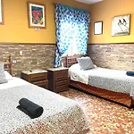 Los Faroles بيت ضيافة فوينخيرولا