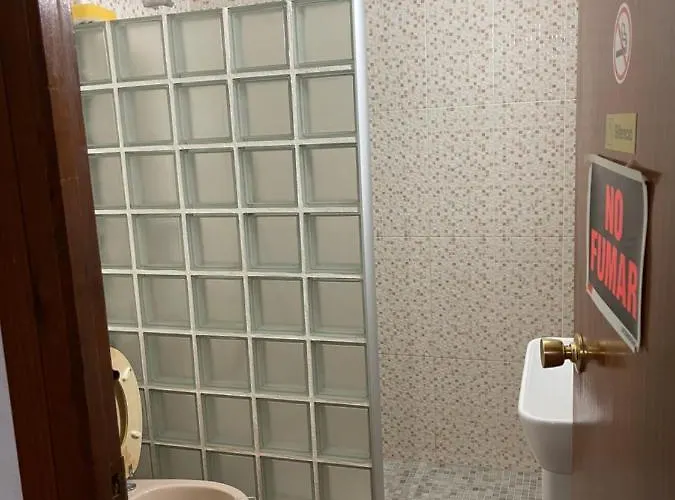 ゲストハウス Los Faroles フエンヒロラ